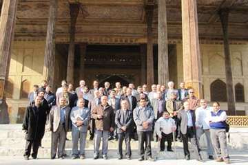  بازديد مديران مالي ادارات كل دامپزشكي كشوراز كاخ چهل ستون (اصفهان)در حاشيه گردهمائي مديران مالي است