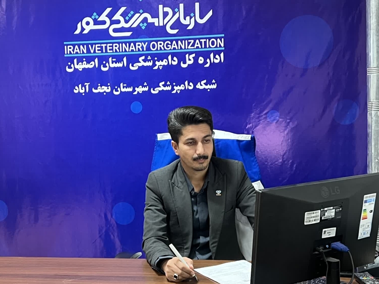 توقیف کامیون حامل بیش از 12 تن آلایش مرغ غیربهداشتی در  شهرستان نجف آباد