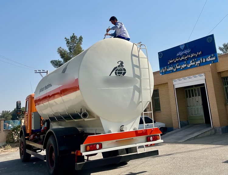 صدور و تمدید پروانه بهداشتی بیش از200 خودروی حمل فرآورده های خام دامی، نهاده و مواد ریز مغذی توسط شبکه دامپزشکی شهرستان نجف آباد