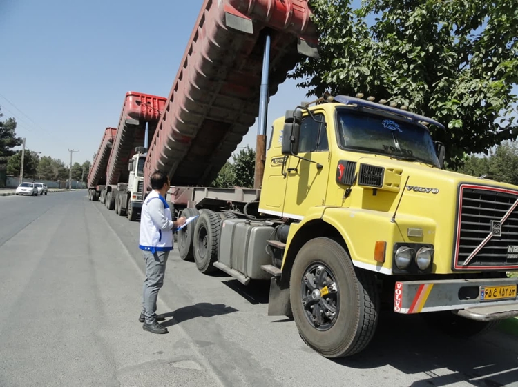 تمدید و صدور تعداد 260 پروانه حمل فرآورده های خام دامی در شهرستان لنجان