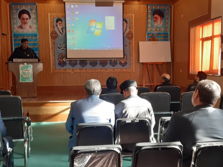 برگزاری کلاس آموزشی پیشگیری و مقابله با بیماری آنفلوانزای فوق حاد پرندگان در شهرستان نایین